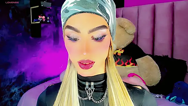 Snapshot of dollswit01 chatting on 02.28.25 dollswit01 online show from 02.28.25