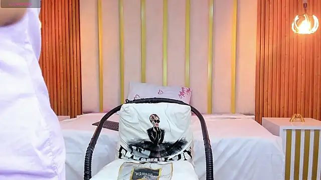 Snapshot of love_mommy chatting on 01.23.25 love mommy online show from 01.23.25