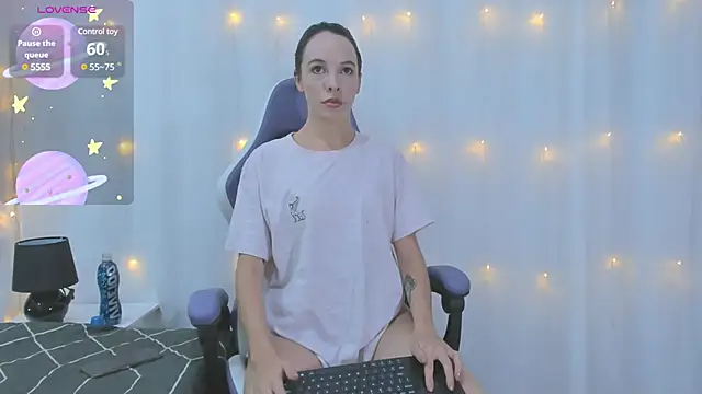 Snapshot of AnneGagner chatting on 01.24.25 AnneGagner online show from 01.24.25