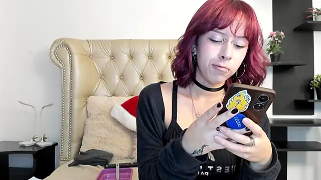 Snapshot of AlexaFoxy18 chatting on 12.08.24 AlexaFoxy18 online show from 12.08.24