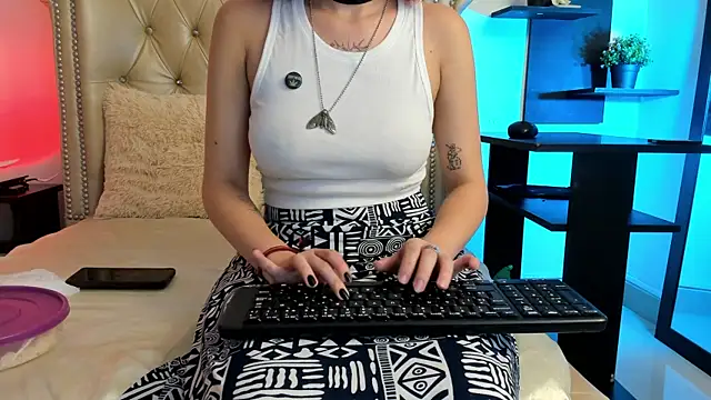 Snapshot of AlexaFoxy18 chatting on 12.10.24 AlexaFoxy18 online show from 12.10.24