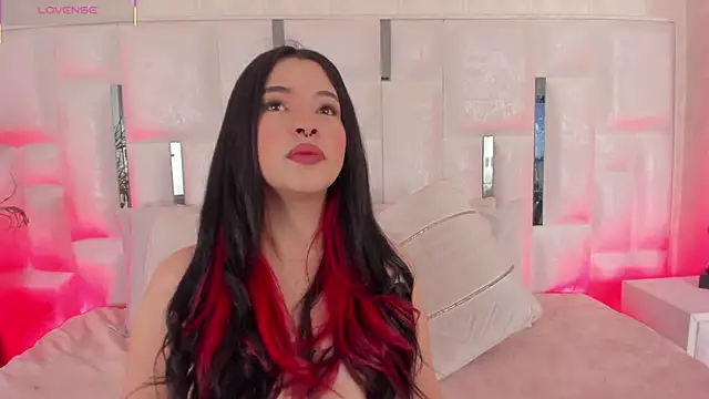 im nika  online show from 12.04.25