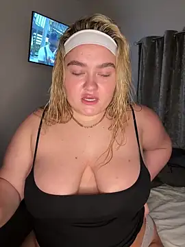 Dolly19x online show from 12.07.24