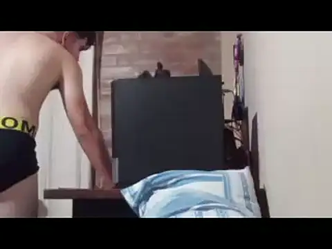 Snapshot of enzis3 chatting on 12.02.24 enzis3 online show from 12.02.24