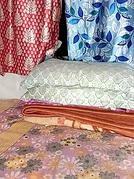 Snapshot of EeshaBhabi chatting on 11.17.25 EeshaBhabi online show from 11.17.25