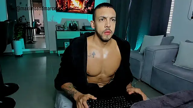 Snapshot of Maximo_Marcelo chatting on 12.15.24 Maximo Marcelo online show from 12.15.24