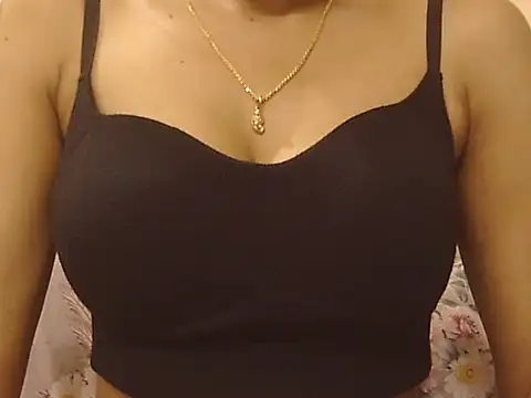 Snapshot of _FluffyHxney_ chatting on 10.18.25 FluffyHxney online show from 10.18.25