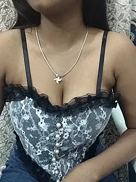 Snapshot of Ishaani_0 chatting on 02.15.25 Ishaani 0 online show from 02.15.25