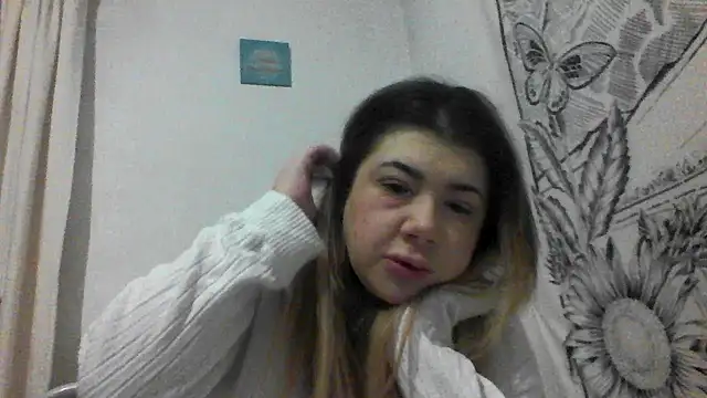 Snapshot of CamilaCherryX chatting on 01.13.25 CamilaCherryX online show from 01.13.25