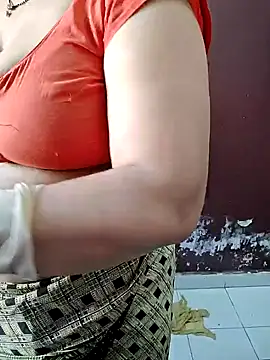 Snapshot of milf-kaira chatting on 12.31.24 milf-kaira online show from 12.31.24