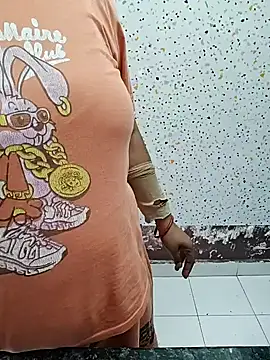 Snapshot of milf-kaira chatting on 01.15.25 milf-kaira online show from 01.15.25