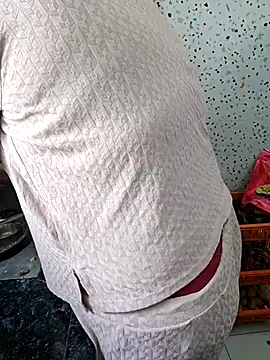 Snapshot of milf-kaira chatting on 03.10.25 milf-kaira online show from 03.10.25