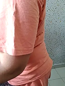 Snapshot of milf-kaira chatting on 03.18.25 milf-kaira online show from 03.18.25