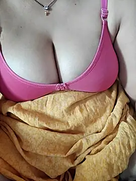 Snapshot of milf-kaira chatting on 03.21.25 milf-kaira online show from 03.21.25