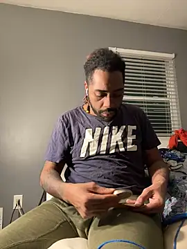 Snapshot of kaydazeed chatting on 01.14.25 kaydazeed online show from 01.14.25