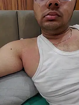 Snapshot of SWEETBOYJI chatting on 10.31.25 SWEETBOYJI online show from 10.31.25