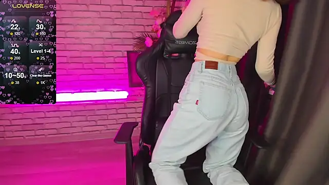 Snapshot of Tonya_Gray chatting on 12.13.24 Tonya Gray online show from 12.13.24