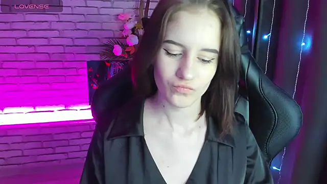 Snapshot of Tonya_Gray chatting on 12.20.24 Tonya Gray online show from 12.20.24