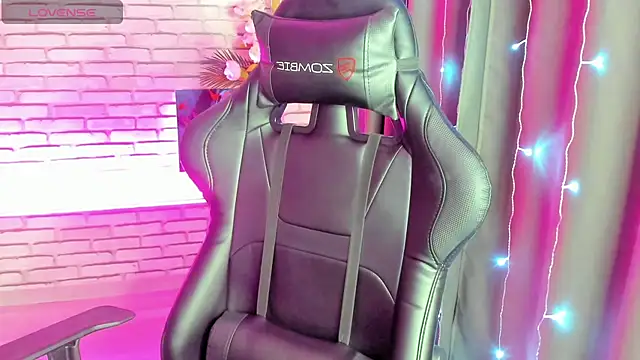 Snapshot of Tonya_Gray chatting on 12.21.24 Tonya Gray online show from 12.21.24