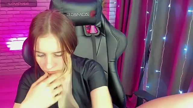 Snapshot of Tonya_Gray chatting on 12.22.24 Tonya Gray online show from 12.22.24