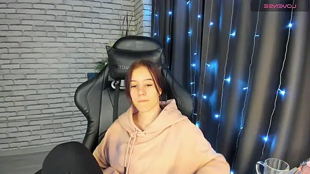 Snapshot of Tonya_Gray chatting on 12.28.24 Tonya Gray online show from 12.28.24