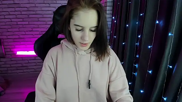 Snapshot of Tonya_Gray chatting on 01.02.25 Tonya Gray online show from 01.02.25