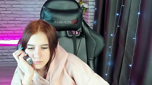 Snapshot of Tonya_Gray chatting on 01.03.25 Tonya Gray online show from 01.03.25