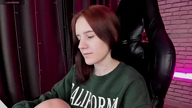 Snapshot of Tonya_Gray chatting on 02.19.25 Tonya Gray online show from 02.19.25