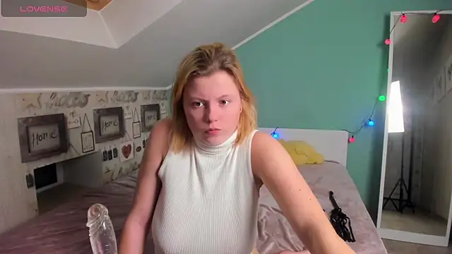 Snapshot of LillyDepp chatting on 12.20.24 LillyDepp online show from 12.20.24