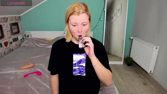 Snapshot of LillyDepp chatting on 01.07.25 LillyDepp online show from 01.07.25