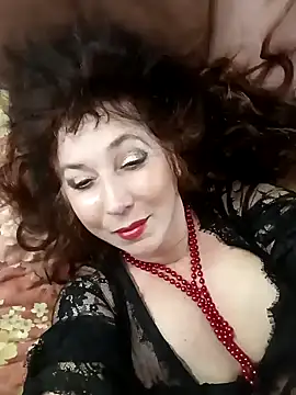 Snapshot of GypsyEsmeralda chatting on 01.08.25 GypsyEsmeralda online show from 01.08.25