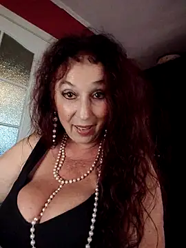 Snapshot of GypsyEsmeralda chatting on 09.12.25 GypsyEsmeralda online show from 09.12.25
