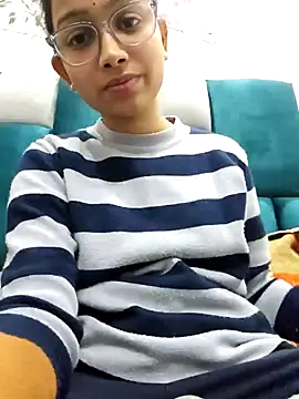 Snapshot of Aleena_Rai chatting on 12.18.24 Aleena Rai online show from 12.18.24