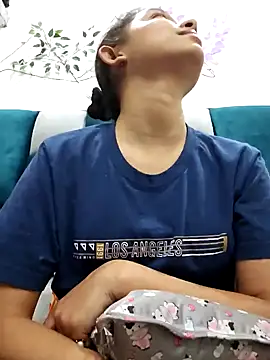 Snapshot of Aleena_Rai chatting on 12.24.24 Aleena Rai online show from 12.24.24