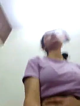 Snapshot of Aleena_Rai chatting on 03.05.25 Aleena Rai online show from 03.05.25