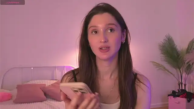 Snapshot of tender_babyy chatting on 10.08.25 tender babyy online show from 10.08.25