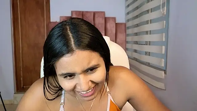 Snapshot of lou_rosse_ chatting on 12.05.24 lou rosse  online show from 12.05.24