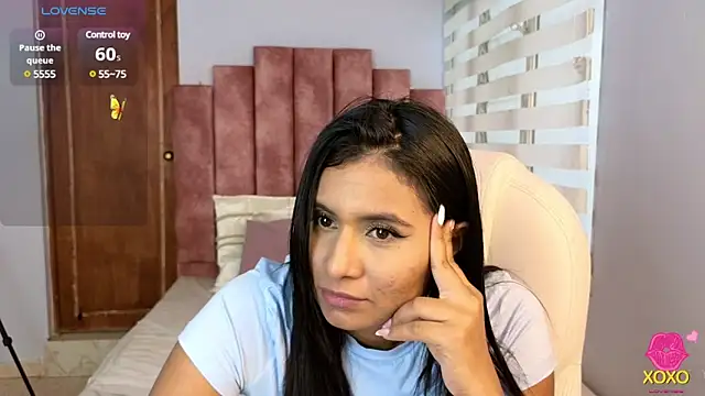 Snapshot of lou_rosse_ chatting on 01.08.25 lou rosse  online show from 01.08.25
