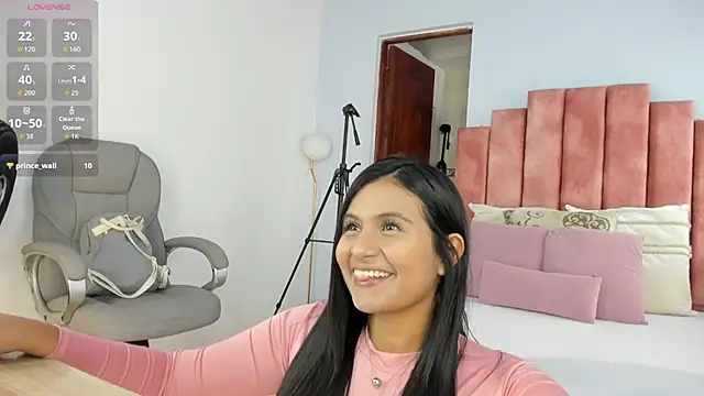Snapshot of lou_rosse_ chatting on 10.18.25 lou rosse  online show from 10.18.25