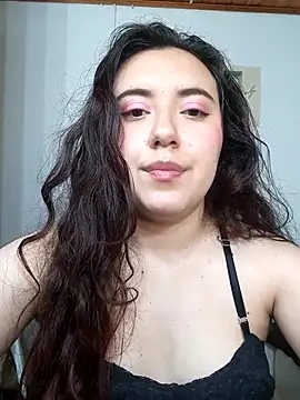 Snapshot of Emi_chik chatting on 10.02.25 Emi chik online show from 10.02.25