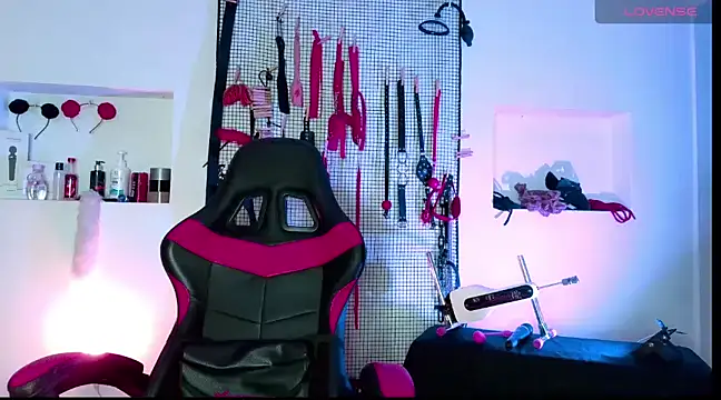 Snapshot of Megaan_Greey chatting on 01.19.25 Megaan Greey online show from 01.19.25