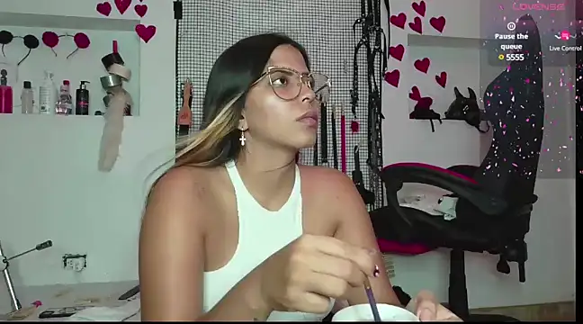 Snapshot of Megaan_Greey chatting on 03.11.25 Megaan Greey online show from 03.11.25