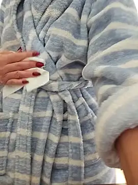 Snapshot of MariaRichi_ chatting on 03.08.25 MariaRichi  online show from 03.08.25