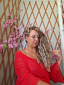 Snapshot of MariaRichi_ chatting on 09.21.25 MariaRichi  online show from 09.21.25