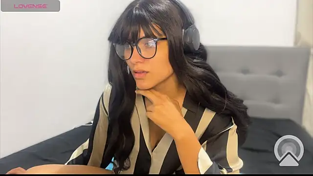 Snapshot of LanaQuen chatting on 12.16.24 LanaQuen online show from 12.16.24