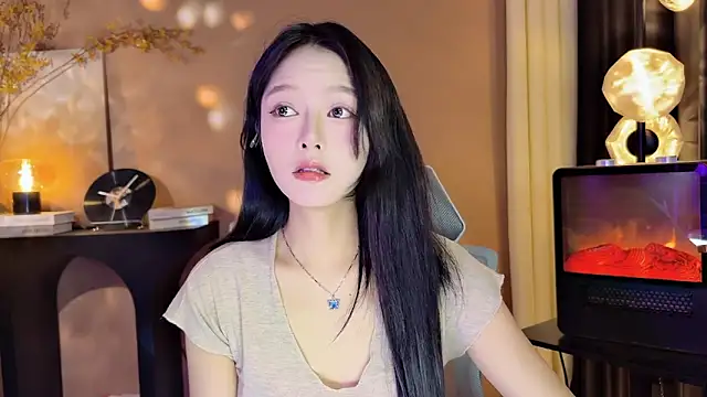 xiaodaibabyy online show from 12.12.24