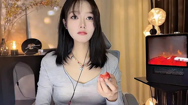 xiaodaibabyy online show from 12.28.24