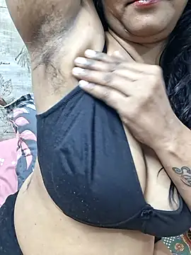 Snapshot of lovelyruhi chatting on 10.30.25 lovelyruhi online show from 10.30.25