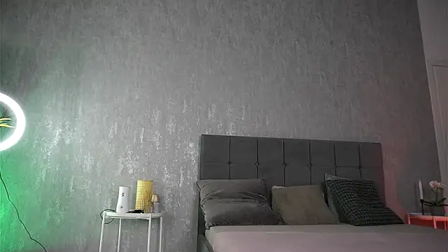 KatelynSparks online show from 11.14.25