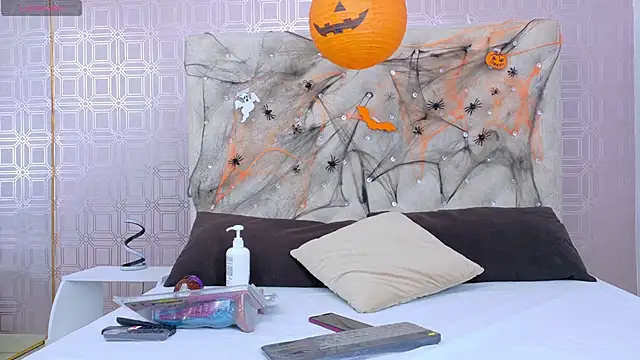 Derieri D online show from 10.17.25